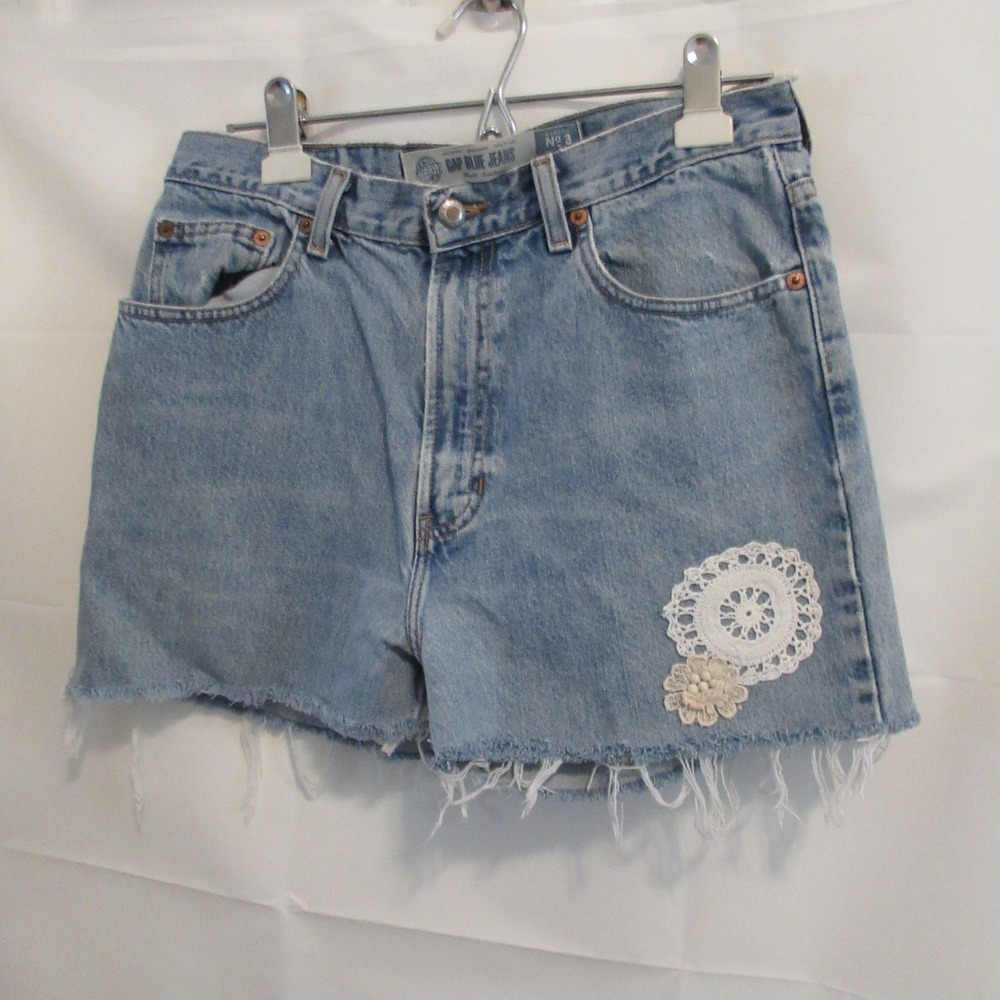 Gap Women's Denim Jean Shorts Size 12 lace detail applique cut offs Classic fit